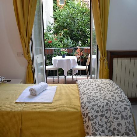 Roma Hotel Srls Kültér fotó